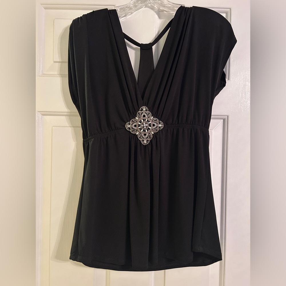 Black fun shirt. Very pretty detail.